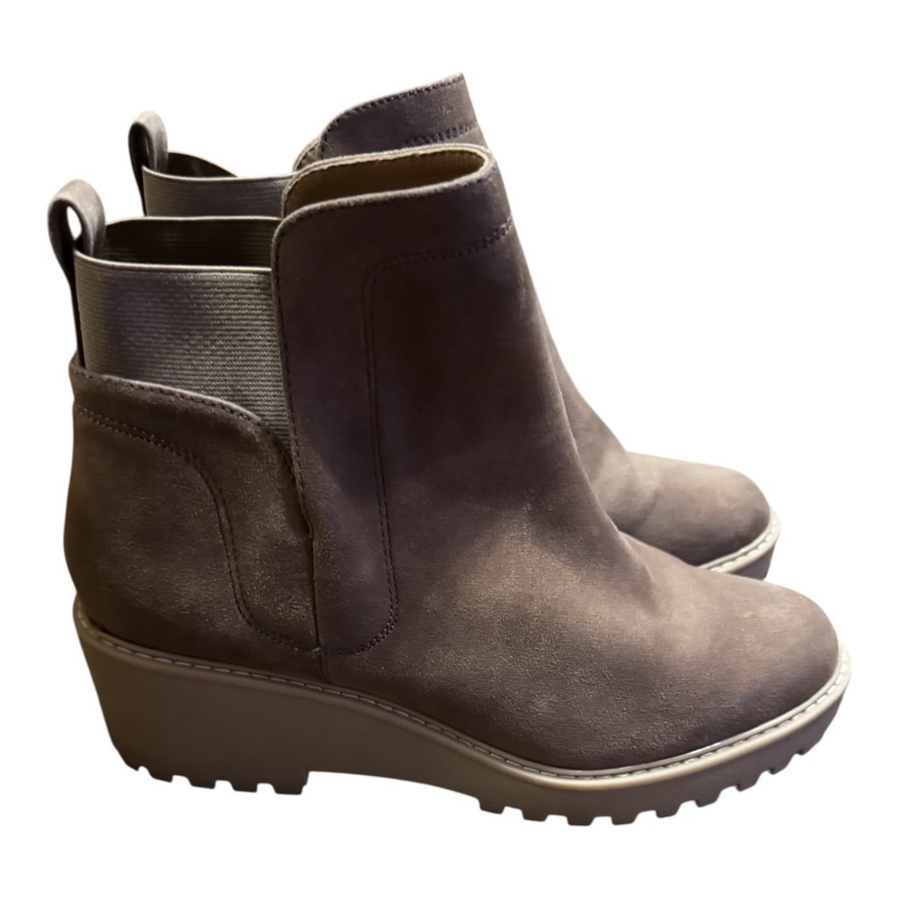 Dolce Vita Rango Ankle Boots Size 10 Taupe Suede Lug Sole Chelsea Wedge - Picture 6 of 9